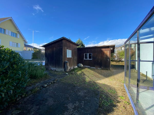 Freistehendes, teilsaniertes Einfamilienhaus mit grossem Umschwung 2