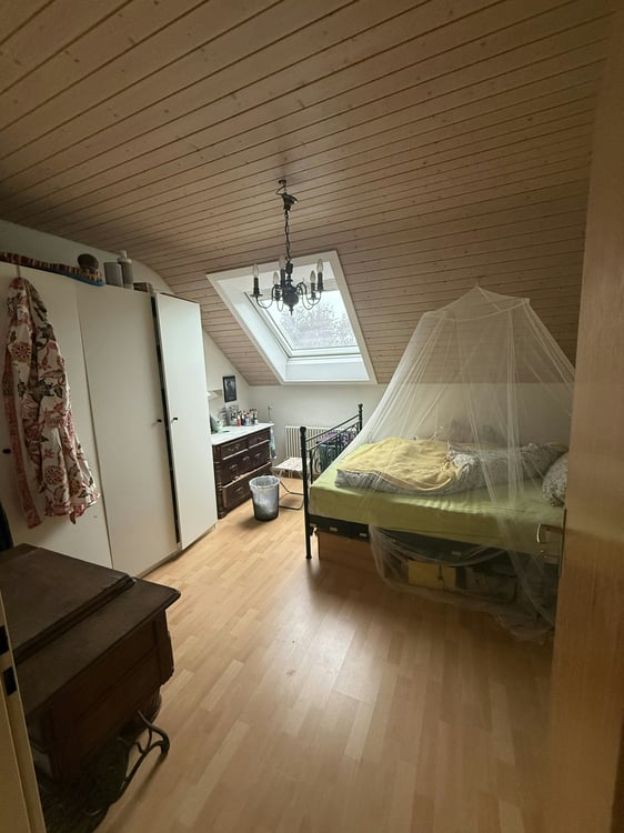 Grosse Dachwohnung mit Charme 6