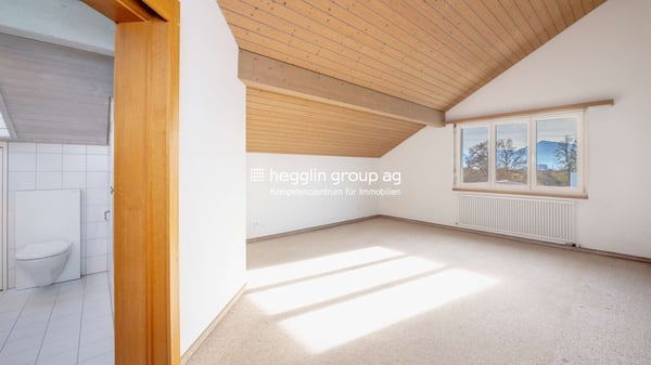 Attika-Maisonette über der Gewerbezone in Cham 8