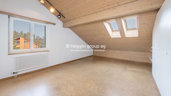 Attika-Maisonette über der Gewerbezone in Cham 12