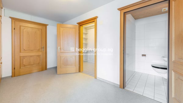 Attika-Maisonette über der Gewerbezone in Cham 4