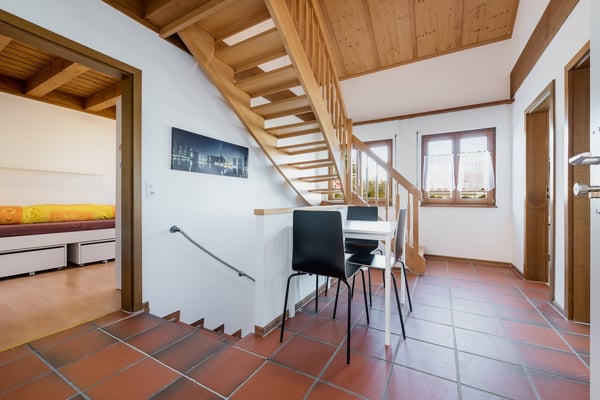 Vollausgerüstetes, möbliertes WG-Zimmer mit Balkon / TV / Internet (Zimmer 7) 4