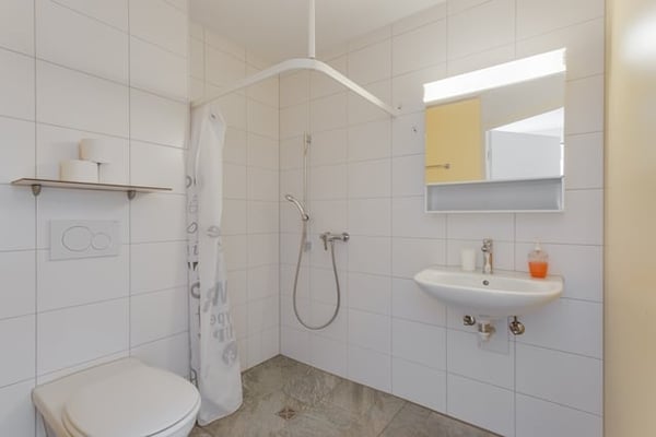 Z 305 / Vollausgerüstetes, möbliertes Apartment mit TV / Internet 5