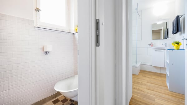 Z 23 / Vollausgerüstetes, möbliertes WG-Zimmer mit / TV / Internet 3