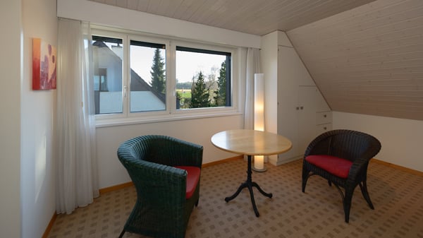 Viel Platz für Sie und Ihre Familie - gepflegtes Doppelhaus am Rande der Bauzone 9