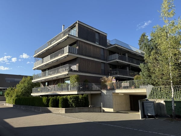 Modern, hell und Seesicht - 1.5-Zimmer-Wohnung an bester Lage in Mä... 1