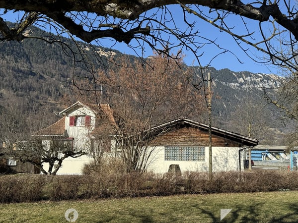 RESERVIERT LIEGENSCHAFT mit Neu- oder Ausbaupotenzial in Interlaken 2