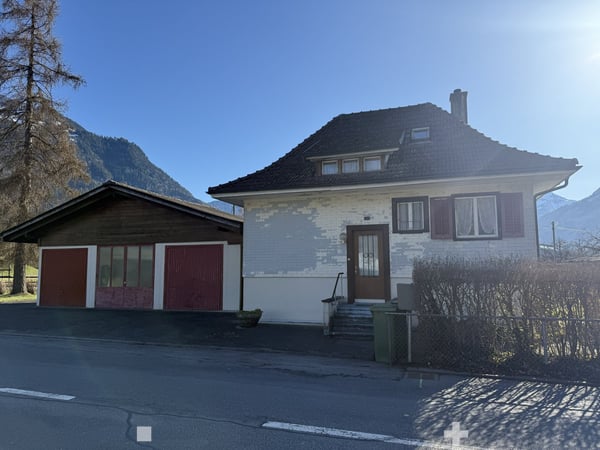RESERVIERT LIEGENSCHAFT mit Neu- oder Ausbaupotenzial in Interlaken 3