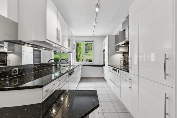 5.5-Zimmer - Maisonette Terrassenwohnung mit 51 m2 Terrasse und 315 m2 Gartenanteil 2