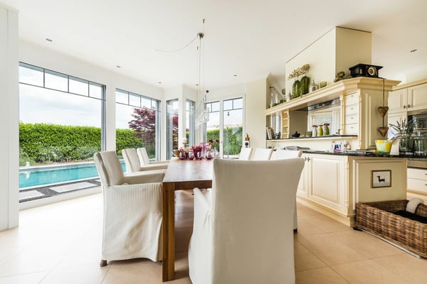 Luxusvilla mit Pool an Top-Seesichtlage 4