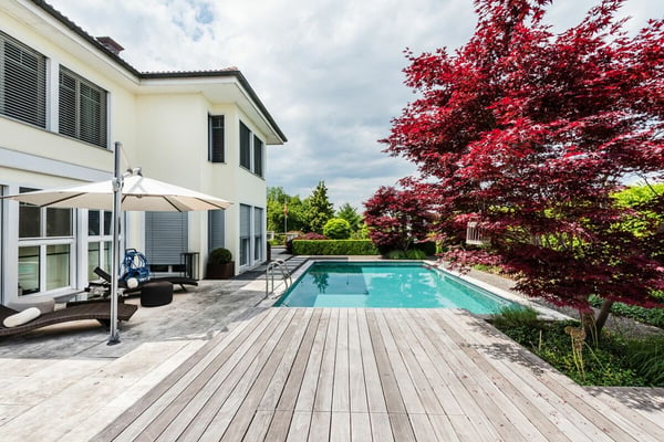 Luxuriöse Landhausvilla an exklusiver Seesichtlage