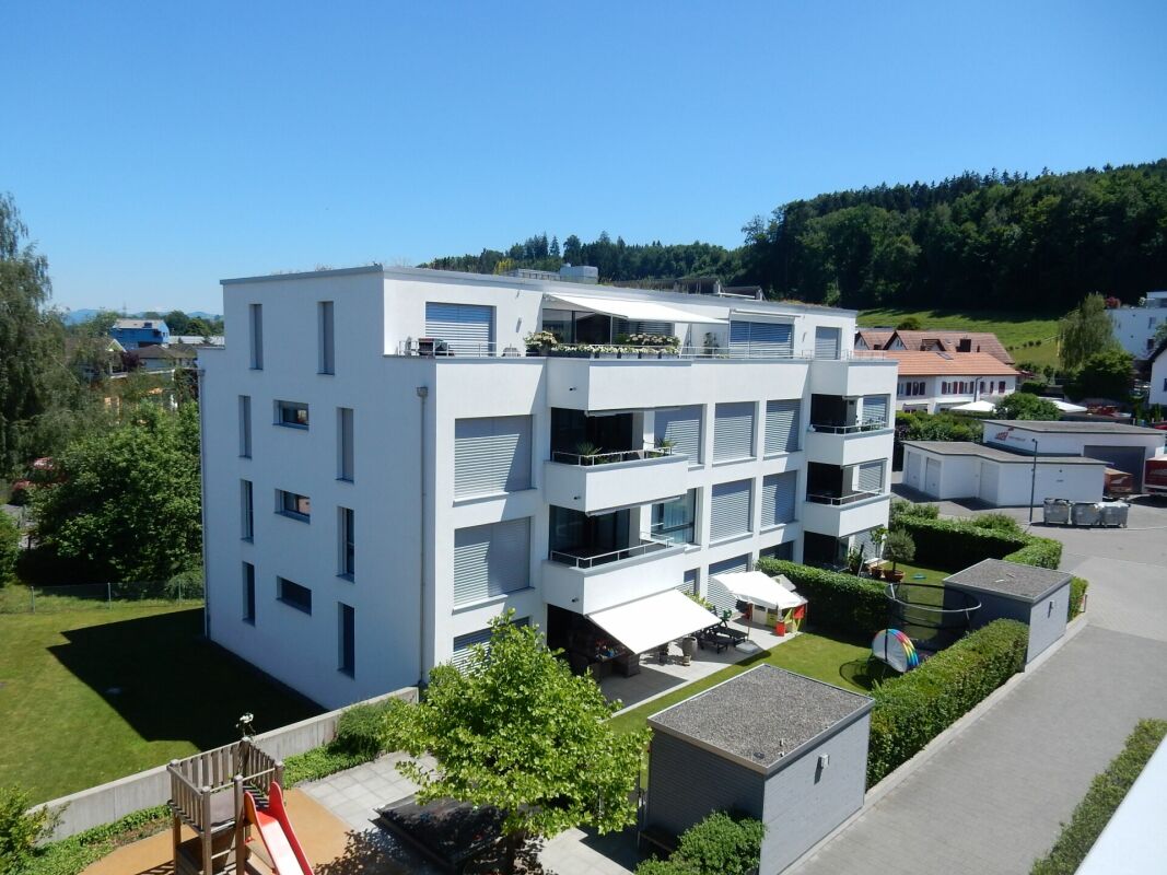 Bild moderne Attikawohnung in ruhigem Wohnquartier