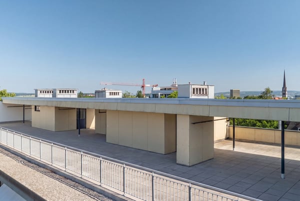 Charmante 2.5-Zimmer-Wohnung mit Balkon und schöner Aussicht in Zürich-Oerlikon 2