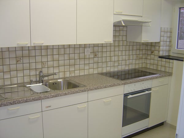 Charmante 2.5-Zimmer-Wohnung mit Balkon und schöner Aussicht in Zürich-Oerlikon 6