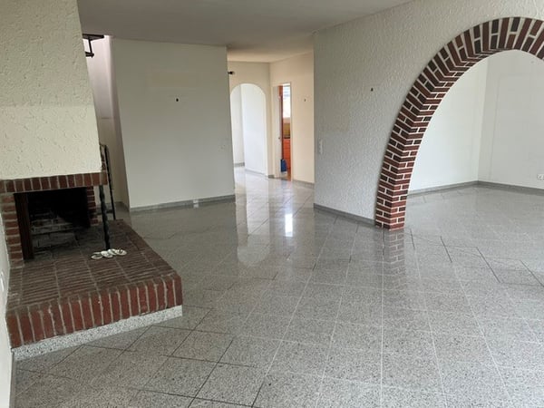 Helle 3-Zimmer-Wohnung mit grosser Dachterrasse in Zürich-Oerlikon 2