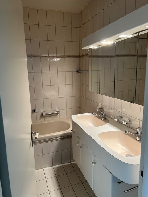 Helle 3-Zimmer-Wohnung mit grosser Dachterrasse in Zürich-Oerlikon 10