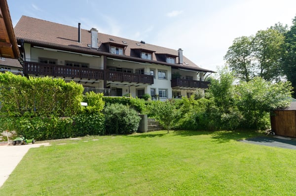 Charmante 4-Zimmer-Maisonette-Wohnung in Oberweningen 1