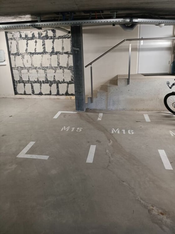Motorrad-Einstellhallenplätze 2