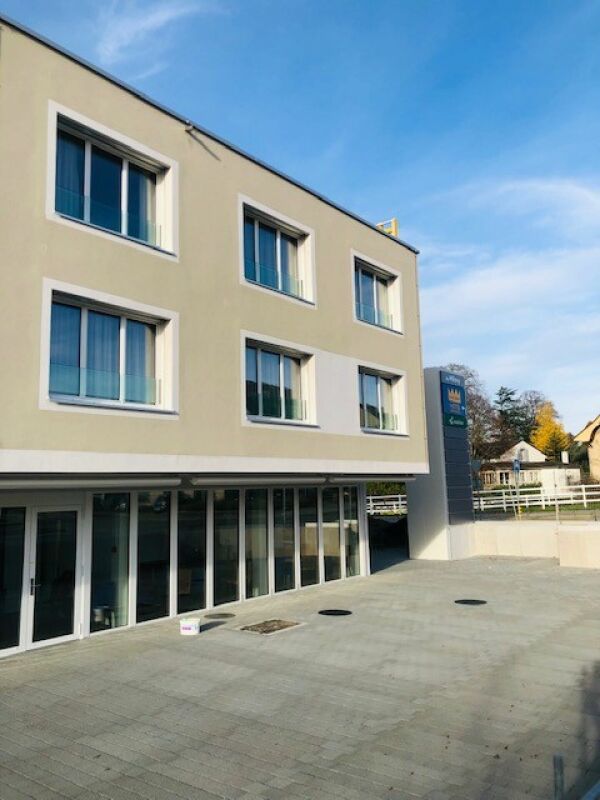 Geschäftsflächen im Gewerbezentrum Au Milavy 57- 155m2