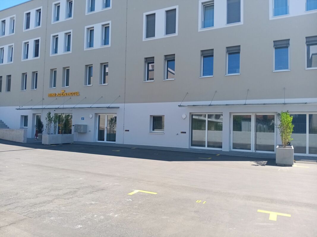 Geschäftsflächen im Gewerbezentrum Au Milavy 127 m2