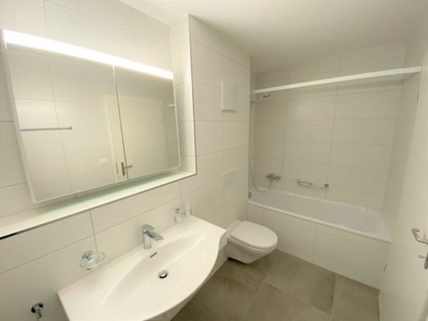 Grosszügige 4.5- Zimmer Wohnung im 1. Obergeschoss mit Balkon 5
