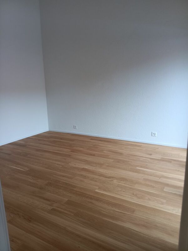 Gemütliche 2.5- Zi- Dachwohnung mit Galerie in der neuen Überbauung 