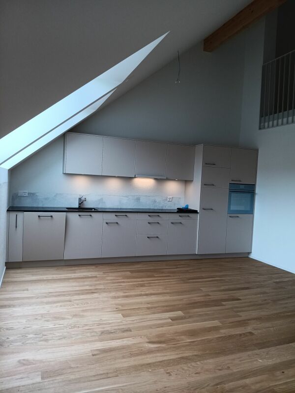Gemütliche 2.5- Zi- Dachwohnung mit Galerie in der neuen Überbauung 