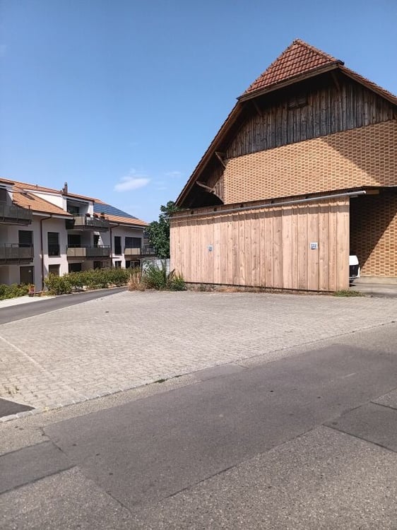 ZU VERMIETEN Aussenparkplatz 1