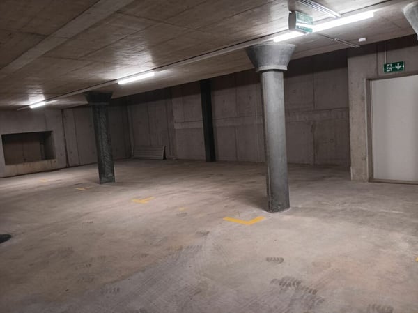Zu vermieten: Separater Einstellhallenbereich mit 8 Plätzen. 5