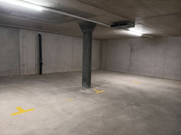 Zu vermieten: Separater Einstellhallenbereich mit 8 Plätzen. 3