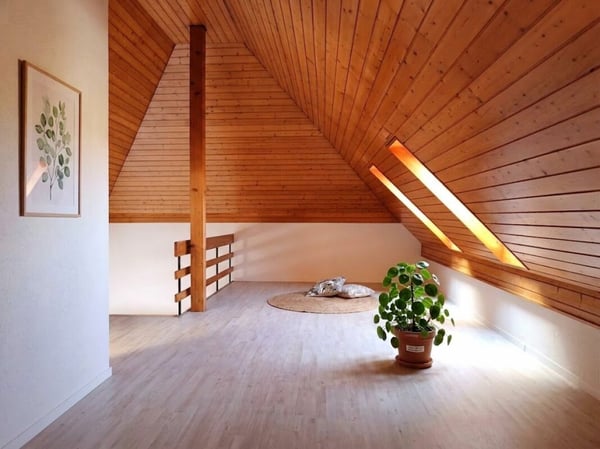 Attraktive und grosszügige 4-Zimmer-Dachwohnung mit Galerie, 143 m² Wohnfläche. Die Wohnung überzeugt mit einem hellen, offenen Raumkonzept sowie einer neuen, modernen Küche und einem stilvoll re … 3