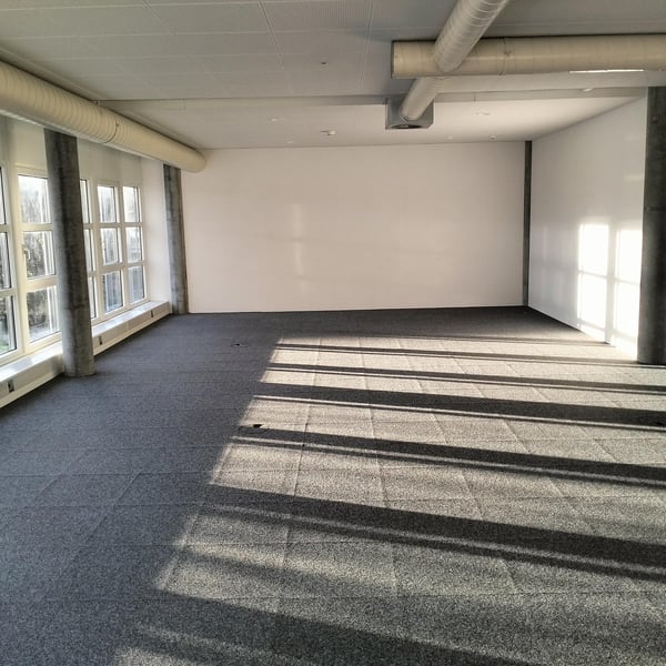 Locaux modernes - emplacement Idéal pour bureau/activité calme! Loyer 160.-/m2! 5