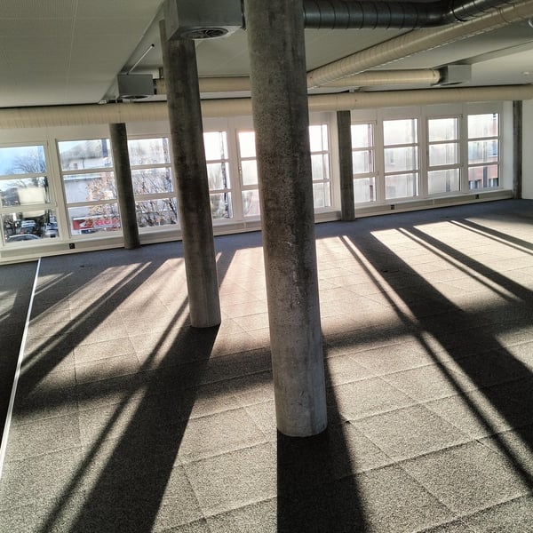 Locaux modernes - emplacement Idéal pour bureau/activité calme! Loyer 160.-/m2! 3