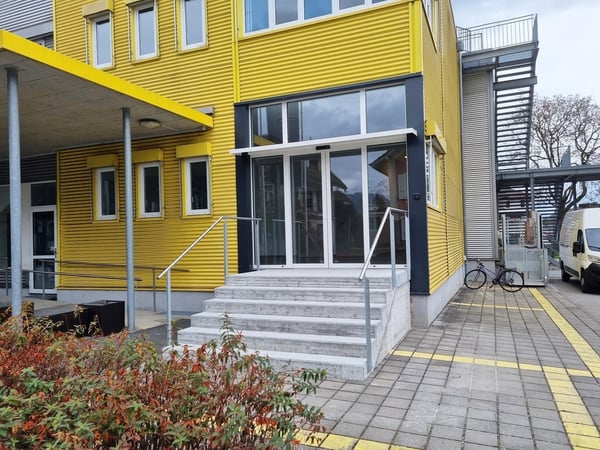 Gewerbe (Dienstleistung/Produktion) mit Aussicht auf Schloss Thun / KEIN FITNESSCENTER 4