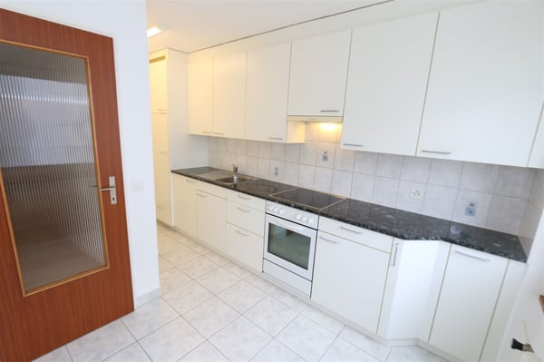 Tollem Wohnung mit Balkon - mit grünem Umschwung! 2