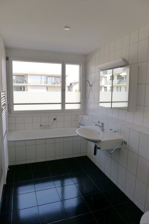 Grosszügige und moderne Wohnung 5