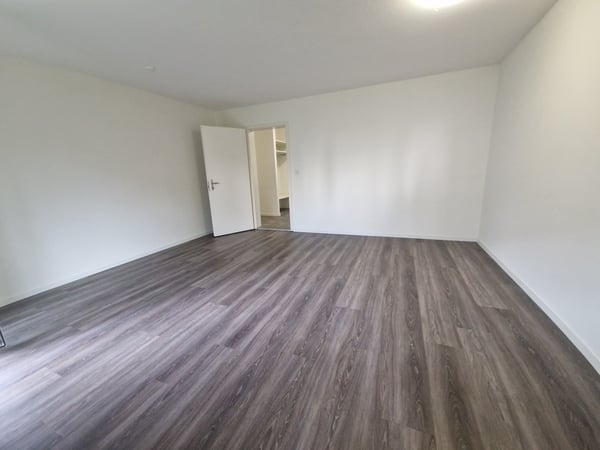 Helle 4.5-Zimmerwohnung mit Balkon & Parkplatz in ruhiger, grüner Lage 2