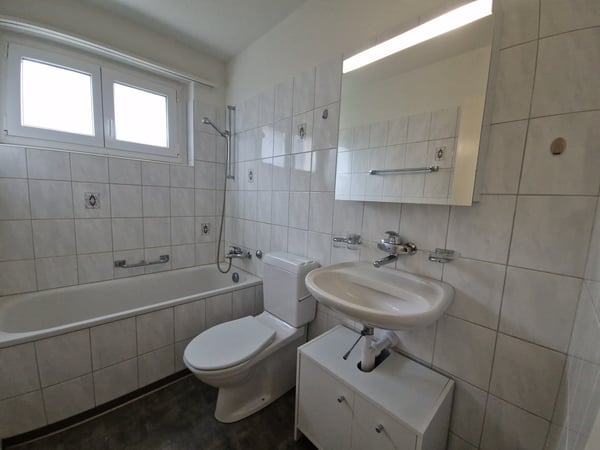 Helle 4.5-Zimmerwohnung mit Balkon & Parkplatz in ruhiger, grüner Lage 10