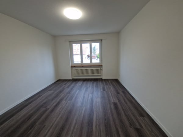 Helle 4.5-Zimmerwohnung mit Balkon & Parkplatz in ruhiger, grüner Lage 4
