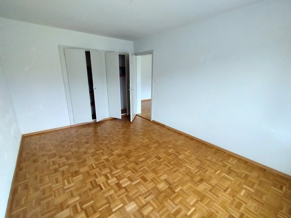 Emplacement idéal Appartement fraîchement peint, spacieux et lumineux 6