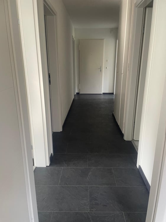 Helle und frisch renovierte 4-Zimmer-Wohnung mit Balkon und viel Platz 2