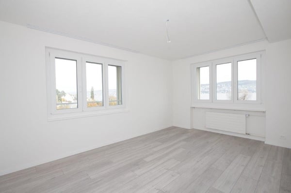 Ihr neues Zuhause mit atemberaubender Seesicht und Badeplatz 3