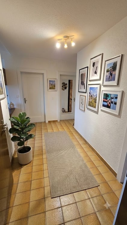 Stadtleben und Ruhe vereint: Attraktive 2.5-Zimmerwohnung mit Balkon in 8003 Zürich 4