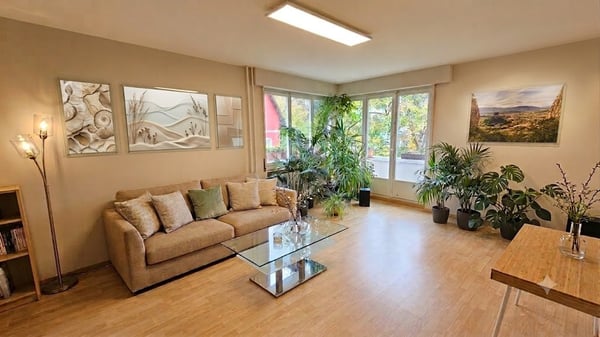 Stadtleben und Ruhe vereint: Attraktive 2.5-Zimmerwohnung mit Balkon in 8003 Zürich 2