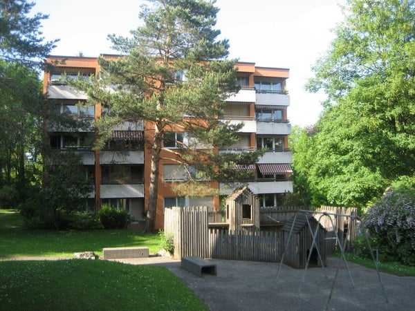 Helle 1-Zimmer-Wohnung  frisch gestrichen, mit neuem Boden und Balkon ins Grüne 1