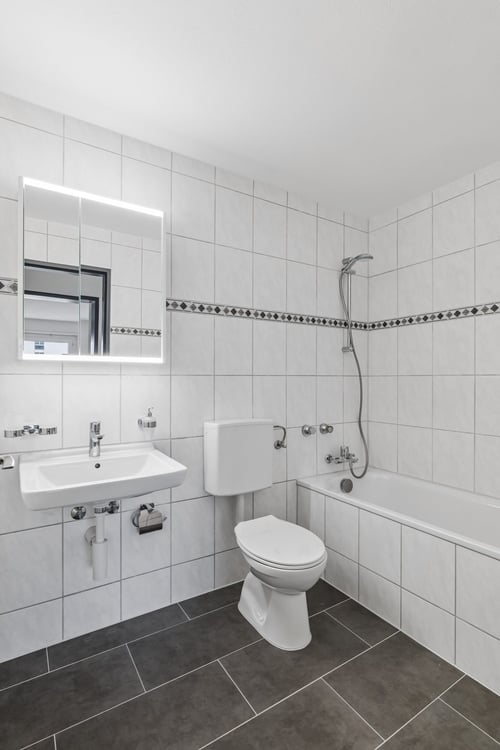 Emplacement central - salle de bain rénovée - balcon 4