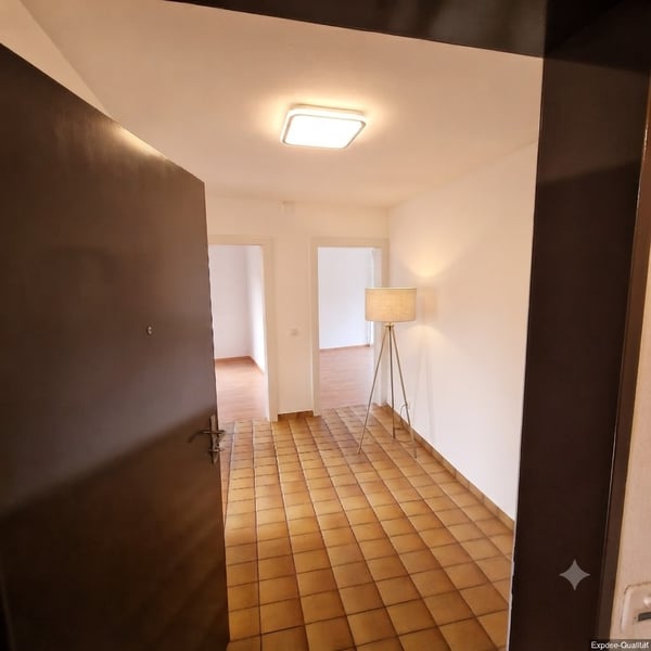 Stadtleben und Ruhe vereint: Attraktive 2.5-Zimmerwohnung mit Balkon in 8003 Zürich 4