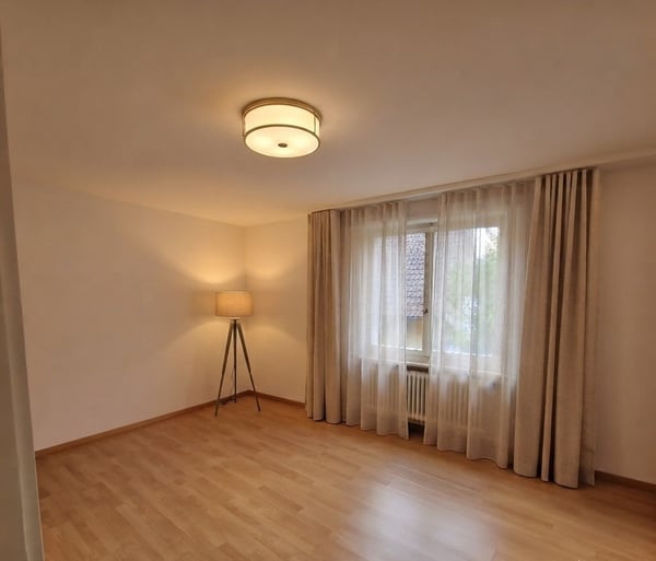 Stadtleben und Ruhe vereint: Attraktive 2.5-Zimmerwohnung mit Balkon in 8003 Zürich 3