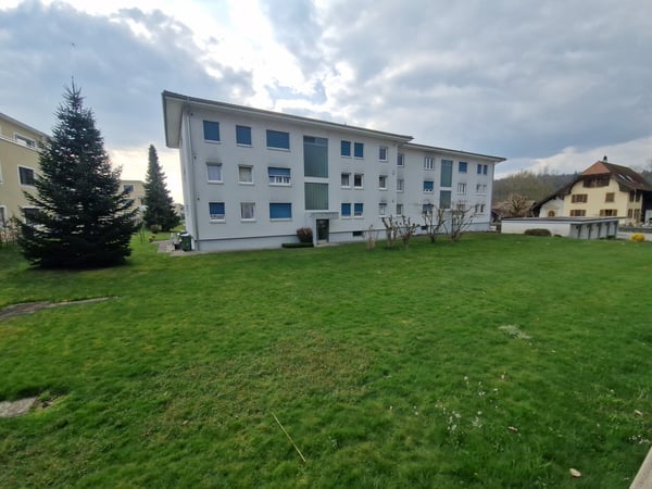 Schöne renovierte 2-Zimmerwohnung mit Balkon und Gartensicht in Roggwil 9