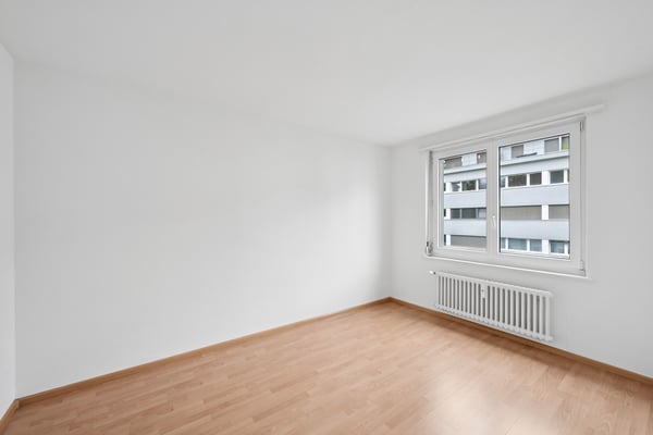 Schöne 2 ZWG mit grossem Balkon! 7